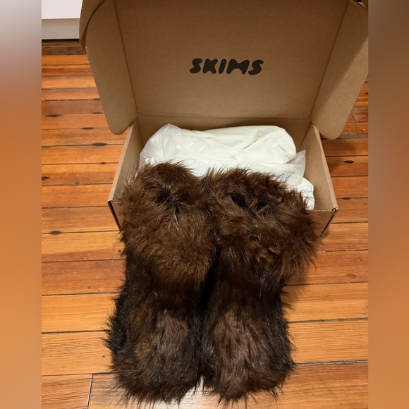 SKIMS Brown Furry Winter Boots - Picture 1 of 5